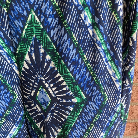 { CHICO’S} Blue Green & White Patterned Wide Leg Pants - Picture 4 of 8